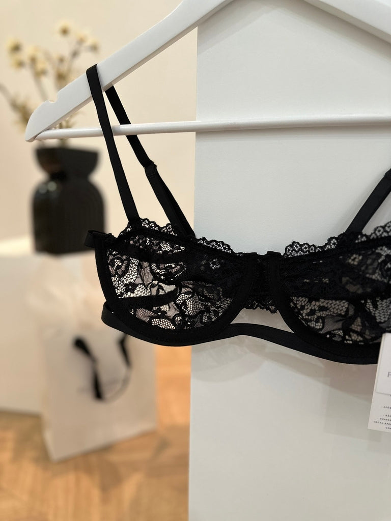 Conjunto Calcinha E Sutiã De Renda Raquel Com Cinta-liga